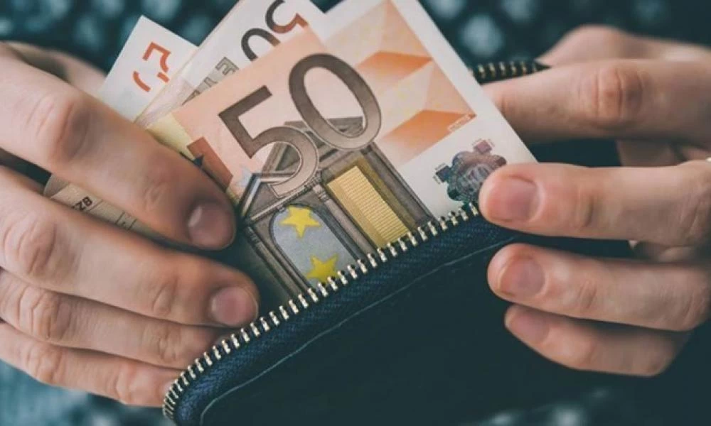 Δώρο Χριστουγέννων: Όλα όσα πρέπει να γνωρίζετε – Πότε καταβάλλεται, πώς υπολογίζεται
